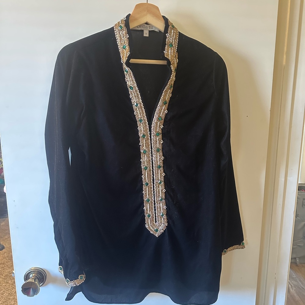 Elegant Black Embellished Women's Top - Picture 7 of 11